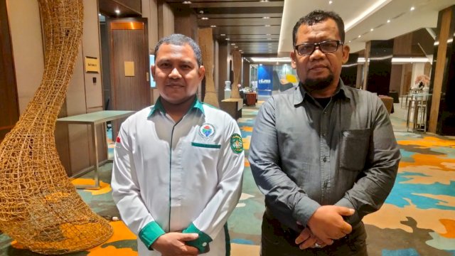 Sekertaris Camat Samboja Barat, Budiman (kiri), saat dijumpai awak media. (Foto: Budi Kurniawan)