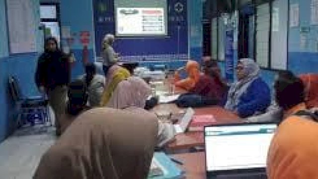 Pegawai Puskesmas Samboja Barat saat melakukan Rapat Kerja. (Foto: Budi Kurniawan)