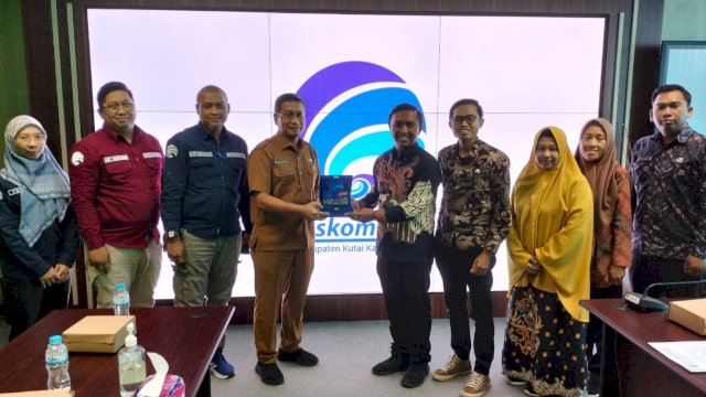 Diskominfo PPU saat menyambangi Diskominfo Kukar. (Istimewa)