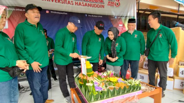 Peringatan HUT Fakultas Ilmu Budaya Universitas Hasanuddin ke-63, di Pelataran FIB Unhas Kampus Tamalanrea, Sabtu (9/12/2023). (Istimewa)