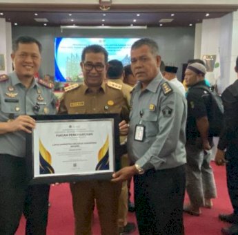 Kalapas Narkotika Samarinda Raih Tiga Besar IKPA, Terima Penghargaan dari Pj Gubernur Kaltim