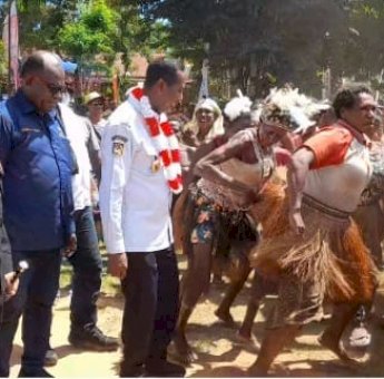 Apolo Safanpo Sikapi Aspirasi Pembentukan Kabupaten Muara Digoel