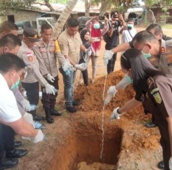 Jelang Natal-Tahun Baru, Polisi Musnahkan Ribuan Liter Miras di Merauke