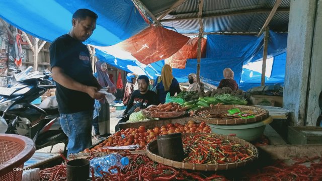 Suasana Pasar Sentral Sinjai, Jumat (22/12/2023). (Istimewa)