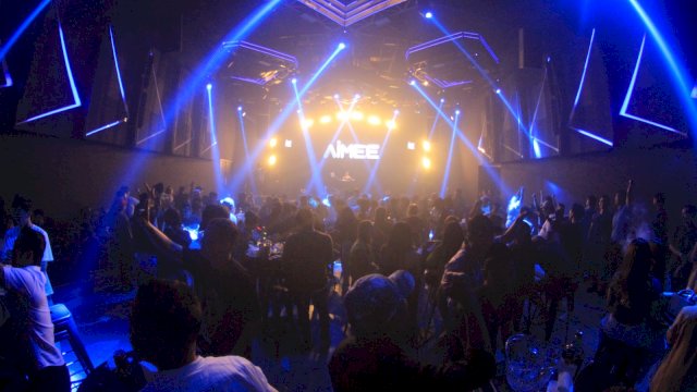 Masyarakat antusias menikmati hiburan malam di Ibiza Club Makassar, yang berlokasi di Jalan Nusantara. (Dok. Ibiza Club Makassar)