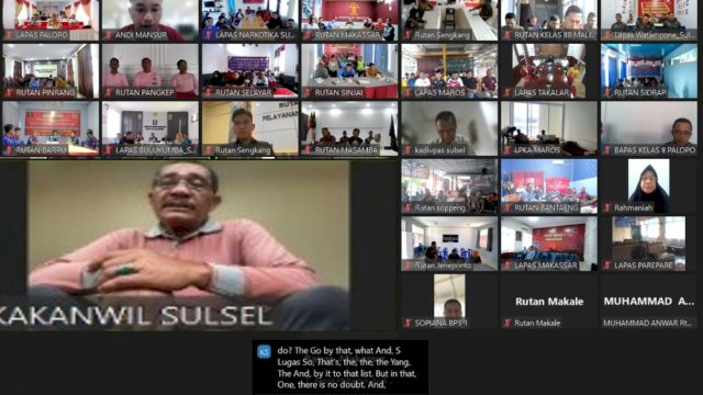 Kakanwil Kemenkumham Sulsel Liberti Sitinjak saat memberikan instruksi kepada jajaran Kepala UPT secara virtual, Sabtu, (30/12/2023). (Dok. Humas Kanwil Kemenkumham Sulsel)