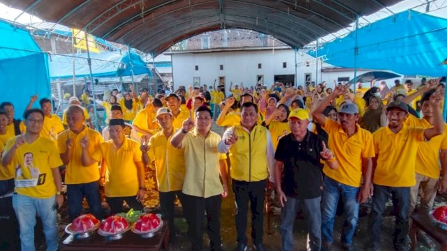 Calon Anggota DPR RI dari Partai Golkar, Nurdin Halid menggelar kampanye tatap muka di Desa Padaidi, Kecamatan Kajuara, Kabupaten Bone, Jumat (1/12/2023). (Foto: Istimewa)