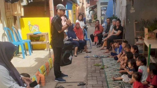 Dinas Perpustakaan Kota Makassar merekrut warga di Lorong Wisata untuk dijadikan Paccarita Lorong dalam rangka mendorong peningkatan literasi masyarakat. (Dok. Istimewa)