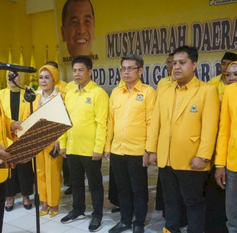 Lantik Irpan sebagai Ketua Golkar Enrekang, Taufan Pawe Optimis Pohon Beringin Kembali Berjaya