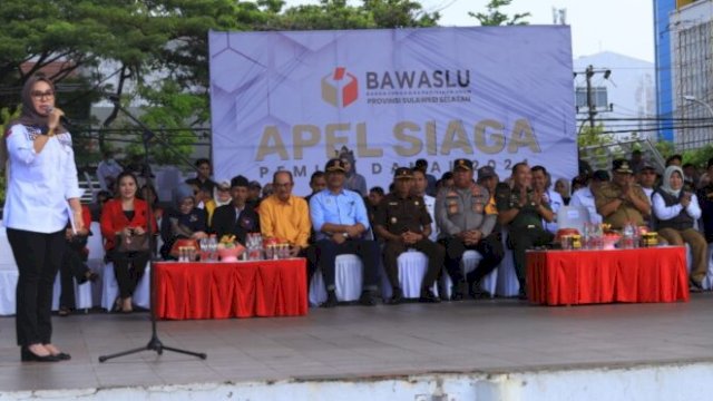 Ketua DPRD Sulsel, Andi Ina Kartika Sari saat memberikan sambutan pada apel siaga pemilu damai 2024 yang digelar Bawaslu Sulsel di Lapangan Karebosi Makassar, Rabu (6/12/2023). (Foto: Istimewa)