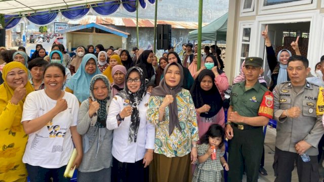 Anggota DPRD Kota Makassar, Rezki saat melaksanakan reses di Kelurahan Barana, Kecamatan Makassar, Rabu (1/11/2023). (Foto: Istimewa)