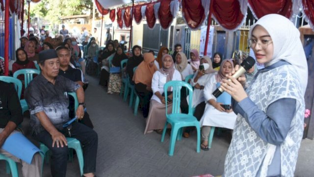 Anggota DPRD Kota Makassar, Budi Hastuti saat melaksanakan reses di Kelurahan Mangasa, Kecamatan Tamalate, Rabu (1/11/2023). (Foto: Istimewa)