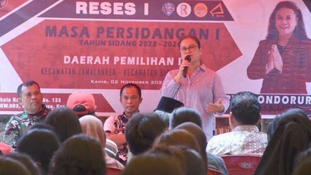 Anggota DPRD Kota Makassar, Galmerrya Kondorura saat melaksanakan reses di Kelurahan Buntusu, Kecamatan Tamalanrea, Kamis (2/11/2023). (Foto: Istimewa)