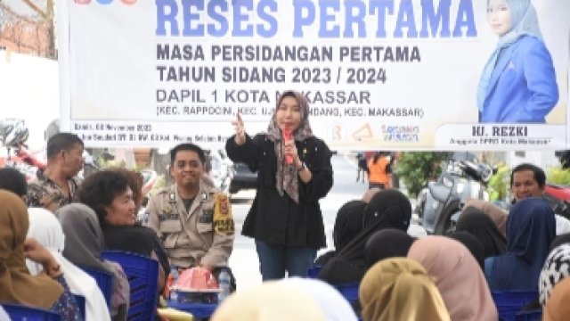 Anggota DPRD Kota Makassar, Hj Rezki saat melaksanakan reses di Kelurahan Pisang Selatan, Kecamatan Ujung Pandang, Kamis (2/11/2023). (Foto: Istimewa)