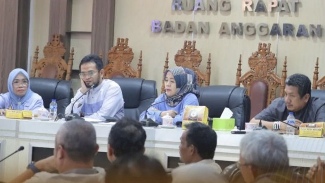 DPRD Kota Makassar menggelar RDP terkait pemilihan Ketua Rukun Tetangga (RT) dan Rukun Warga (RW) di Ruang Badan Anggaran DPRD Kota Makassar, Senin (13/11/2023). (Foto: Istimewa)