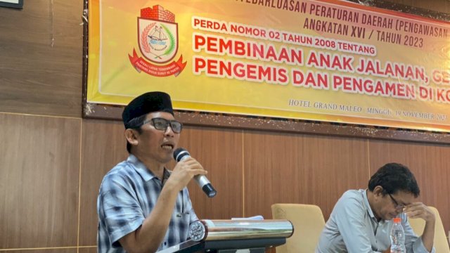 Anggota DPRD Kota Makassar, Muchlis Misbah melaksanakan sosialisasi Perda nomor 2 tahun 2008 tentang Pembinaan Anak Jalanan, Gelandangan, Pengemis dan Pengamen di Hotel Grand Maleo, Makassar, Minggu (19/11/2023). (Foto: Istimewa)