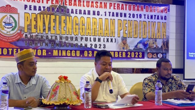 Anggota DPRD Kota Makassar, Ari Ashari Ilham menggelar sosialisasi Perda nomor 1 tahun 2019 tentang penyelenggaraan pendidikan di Hotel Favor Makassar, Minggu (3/12/2023). (Foto: Istimewa)