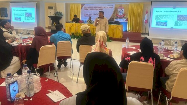 Sekretariat DPRD Makassar menggelar sosialisasi Perda nomor 1 tahun 2016 tentang Pengelolaan Air Limbah Domestik di Hotel Grand Asia Makassar, Senin (4/12/2023). (Foto: Istimewa)