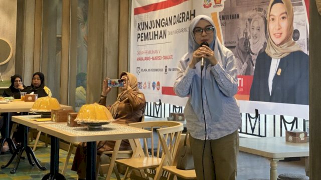 Anggota DPRD Kota Makassar, Budi Hastuti saat melaksanakan kundapil di Kelurahan Mangasa, Kecamatan Tamalate, Selasa (5/12/2023). (Foto: Istimewa)