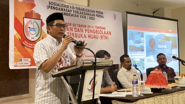 Anggota DPRD Kota Makassar, Muchlis Misbah saat melaksanakan sosialisasi Perda nomor 3 tahun 2014 tentang Penataan dan Pengelolaan Ruang Terbuka Hijau (RTH) di Hotel Grand Imawan, Makassar, Minggu (10/12/2023). (Foto: Istimewa)