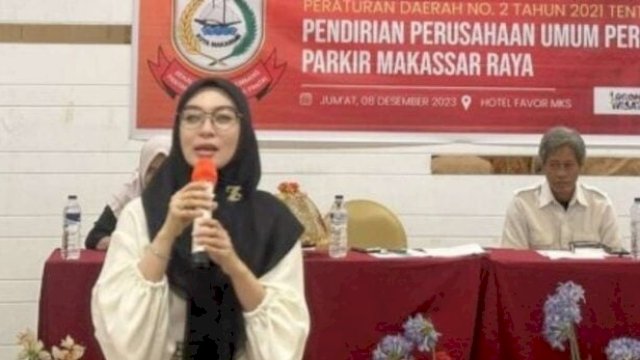 Anggota DPRD Makassar, Budi Hastuti menggelar sosialisasi Perda Nomor 2 Tahun 2021 tentang Perusahaan Umum Daerah (Perumda) Parkir Makassar Raya di Hotel Favor, Jl Lasinrang, Jumat (8/12/2023). (Foto: Istimewa)