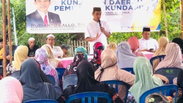 Ketua DPRD Makassar, Rudianto Lallo melakukan kunjungan Daerah Pemilihan (Dapil) di Kelurahan Lakkang, Kecamatan Tallo, Makassar, Jumat (8/12/2023). (Foto: Istimewa)