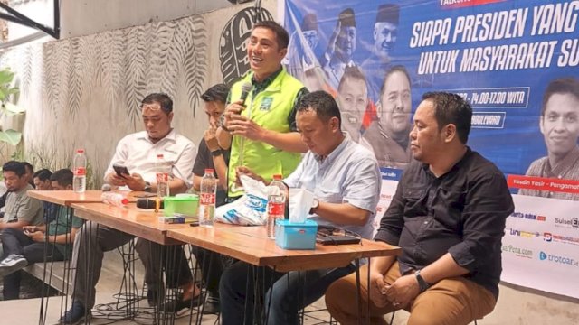 Talkshow politik yang digelar SMSI Sulsel di Home Town Kopi Zone, Jalan Boulevard Makassar, Jumat (15/12/2023). (Foto: Istimewa)