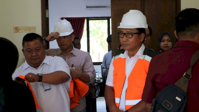 Direktur Enterprise dan Commercial Banking BNI, Sis Apik Wijayanto saat berkunjung ke Huadi Group di Kawasan Industri Bantaeng (KIBA), Kabupaten Bantaeng, Jumat (15/12/2023). (Foto: Istimewa)
