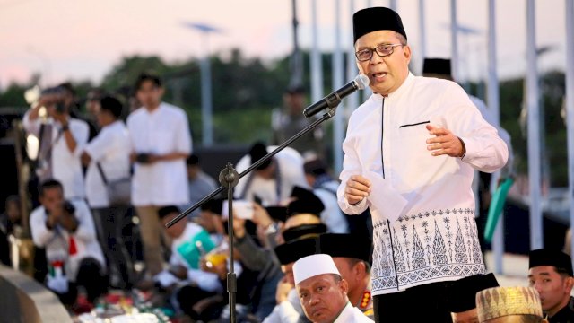 Wali Kota Makassar, Moh Ramdhan Pomanto saat memberikan sambutan dalam kegiatan Salat Subuh Berjemaah di Anjungan Pantai Losari, Jumat (29/12/2023). (Foto: Istimewa)