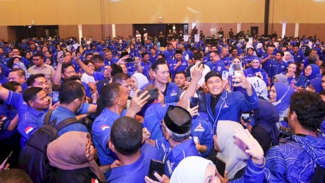 Ketua Umum Partai Demokrat, Agus Harimurti Yudhoyono (AHY) saat menghadiri konsolidasi pemenangan Pileg 2024 yang digelar DPD Demokrat Sulsel di Hotel Claro, Makassar, Jumat (29/12/2023) malam. (Foto: Istimewa)