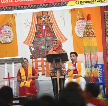 Hadiri Perayaan Natal Di Tanalili, Ini Pesan Indah Putri Indriani