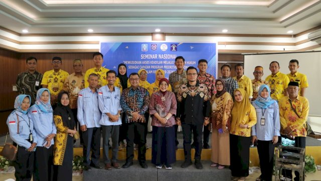 Kanwil Kemenkumham Sulsel menggandeng Organisasi Bantuan Hukum (OBH) menggelar Seminar Nasional bertajuk "Mewujudkan Akses Keadilan Melalui Bantuan Hukum Sebagai Capaian Program Prioritas Nasional dalam RPJMN Tahun 2020-2024", di Ballroom Hotel River 8 Soppeng, kemarin. (Dok. Humas Kanwil Kemenkumham Sulsel)