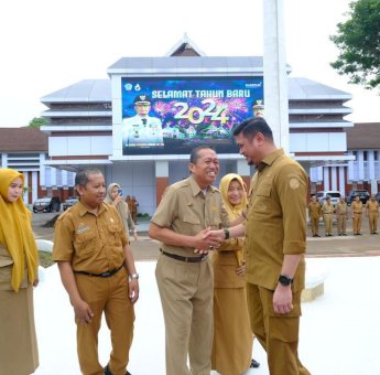 10 Pegawai Terima Reward Umroh dari Bupati Gowa, Apresiasi Kehadiran 95 Persen