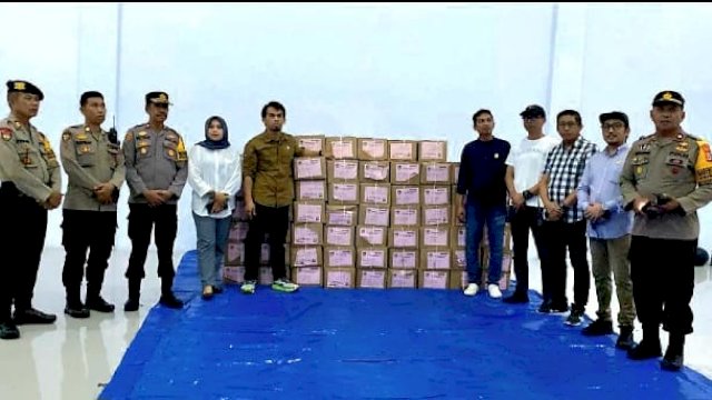 Ket : KPU Parepare terima surat suara (istimewa)