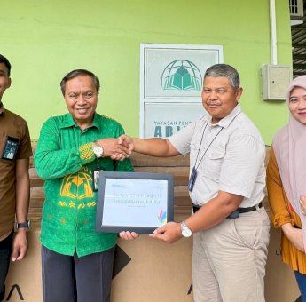 Dukung Pengembangan Dunia Pendidikan, PLN Salurkan Bantuan Smart TV ke Madrasah di Gowa