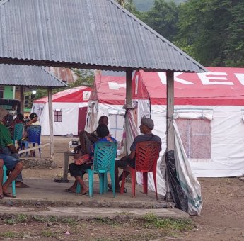 Pengungsi Erupsi Gunung Lewotobi di NTT Mulai Terserang Infeksi Saluran Pernapasan