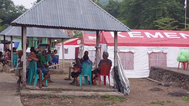 Para pengungsi Erupsi Gunung Lewotobi Laki-laki di Kabupaten Flores Timur, Nusa Tenggara Timur (NTT), saat ini masih bertahan di Posko Pengungsian. (Foto: Tarwan Stanis / Republiknews.co.id)