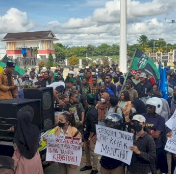 Tuntutan Tak Terpenuhi, Massa Kembali Duduki Kantor Telkom Merauke