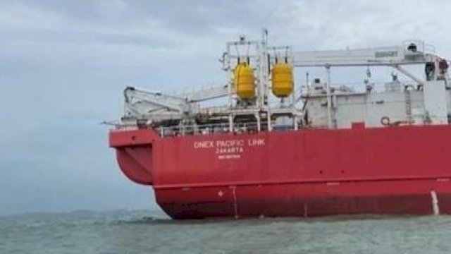 Kapal Perbaikan Kabel Optik sedang Bertolak dari Batam ke Makassar. (Foto: Humas PT. Telkom Indonesia)