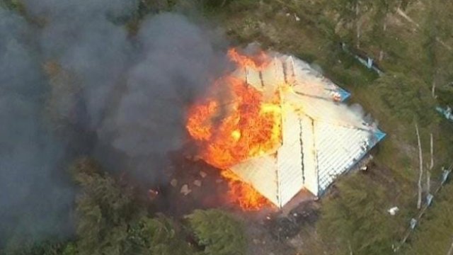 Bangunan rumah anggota DPRD yang dibakar KST di Kampung Mamba, Intan Jaya. (Istimewa)