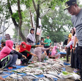 Pasar Murah Pemprov Sulsel di Bone Diserbu Warga, Strategi Kendalikan Inflasi