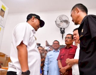 Kunjungi Gudang Logistik KPU Palopo, Pj Gubernur Pastikan Pemilu di Sulsel Berjalam Aman dan Lancar