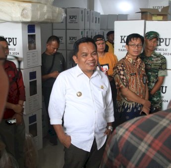 Jelang Pemilu, Pj Bupati Jeneponto Tinjau Gudang Logistik KPU