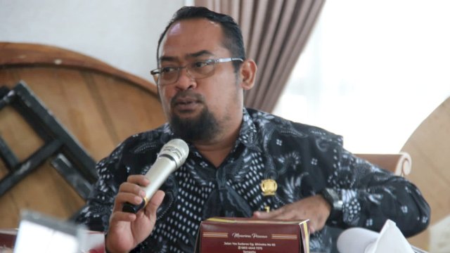 Anggota DPRD Kutai Timur Faizal Rchman, saat memimpin Rapat Dengar Pendapat (RDP) membahas terkait masalah PT. BMA yang menanan Pohon Sawit di luar lahan Hak Guna Usaha (HGU). (Istimewa)