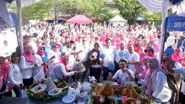 Persagi Provinsi Sulawesi Selatan menggelar peringatan Hari Gizi Nasional dengan menggencarkan kampanye MPASI Kaya Protein Cegah Stunting, di Area Car Free Day Boulevard Makassar, Minggu (28/01/2024). (Dok. Istimewa)