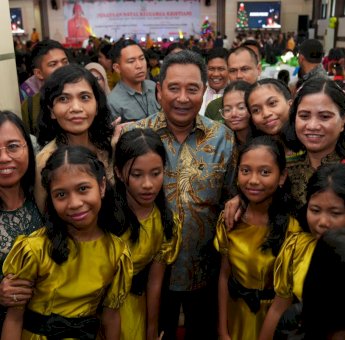 Pj Gubernur Bahtiar Hadiri Natal Bersama Keluarga Kristiani Pemprov Sulsel