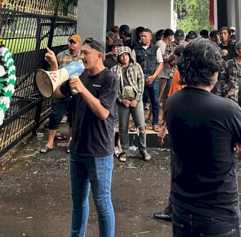 Sambangi DPRD Sulsel dan Kantor Gubernur, AMPS Desak Evaluasi Kinerja Dirut PT SCI