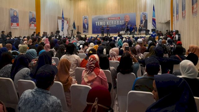 Seribuan warga dari empat kecamatan di Dapil II Makassar B menghadiri acara 'Temu Kerabat Aku Memilih Setia Haidar Madjid' yang digelar di Gedung Graha Pena, Makassar, Minggu (14/1/2024). (Foto: Istimewa)