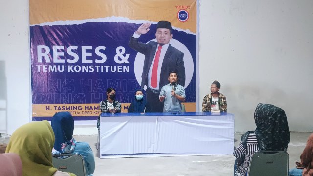 Ket : Wakil Ketua DPRD Parepare, Tasming Hamid saat melakukan penjaringan aspirasi (Foto : Mulyadi Ma'ruf / Republiknews.co.id)