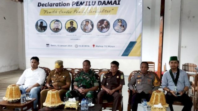 HMI Cabang Soppeng menggelar kegiatan deklarasi Pemilu Damai tahun 2024 dalam bentuk FGD di Warkop 112, Kelurahan Botto, Kecamatan Lalabata, Soppeng, Senin (15/1/2024). (Foto: Istimewa)